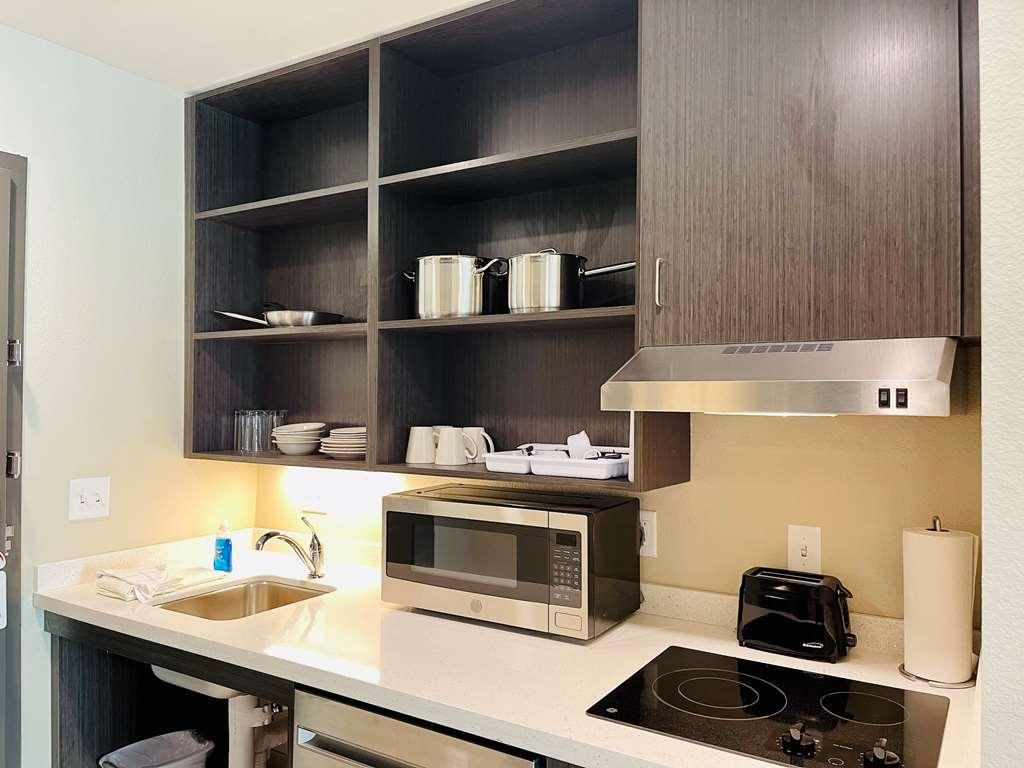 Best Western Plus Executive Residency Jackson Northeast Room photo