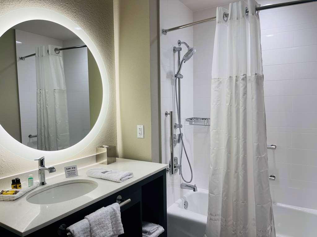 Best Western Plus Executive Residency Jackson Northeast Room photo