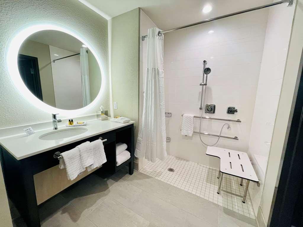 Best Western Plus Executive Residency Jackson Northeast Room photo